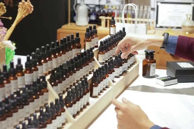 10岁孩子晕车有什么办法不晕车,孩子小时候不晕车怎么长大晕车了