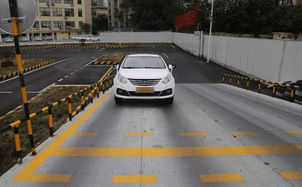 科目二考试前必然要学会的三个知识点，半联动状态的车速一定要稳