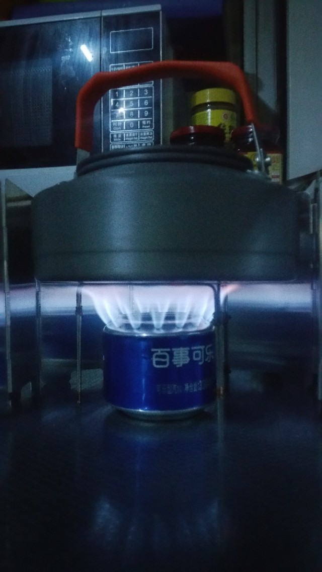 两个易拉罐做酒精炉方法,三个易拉罐自制酒精炉教程