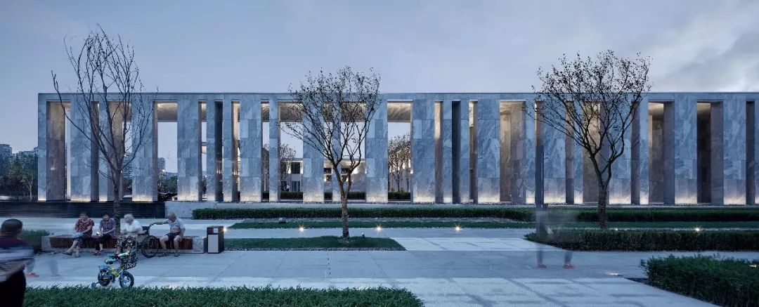 土地疯长、历史重演的背后，是提醒我们该出手时就出手！