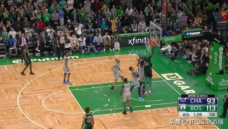 这天赋也太恐怖了吧？踮脚放篮+空中抓帽，2.31米巨兽引全场欢呼