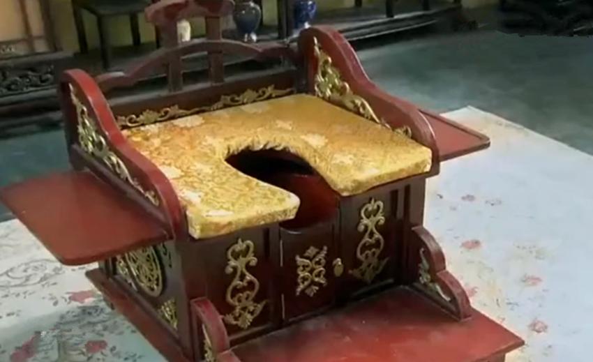 恭桶与便盆表面上没太大差别，但是，其使用方法却有着天壤之别