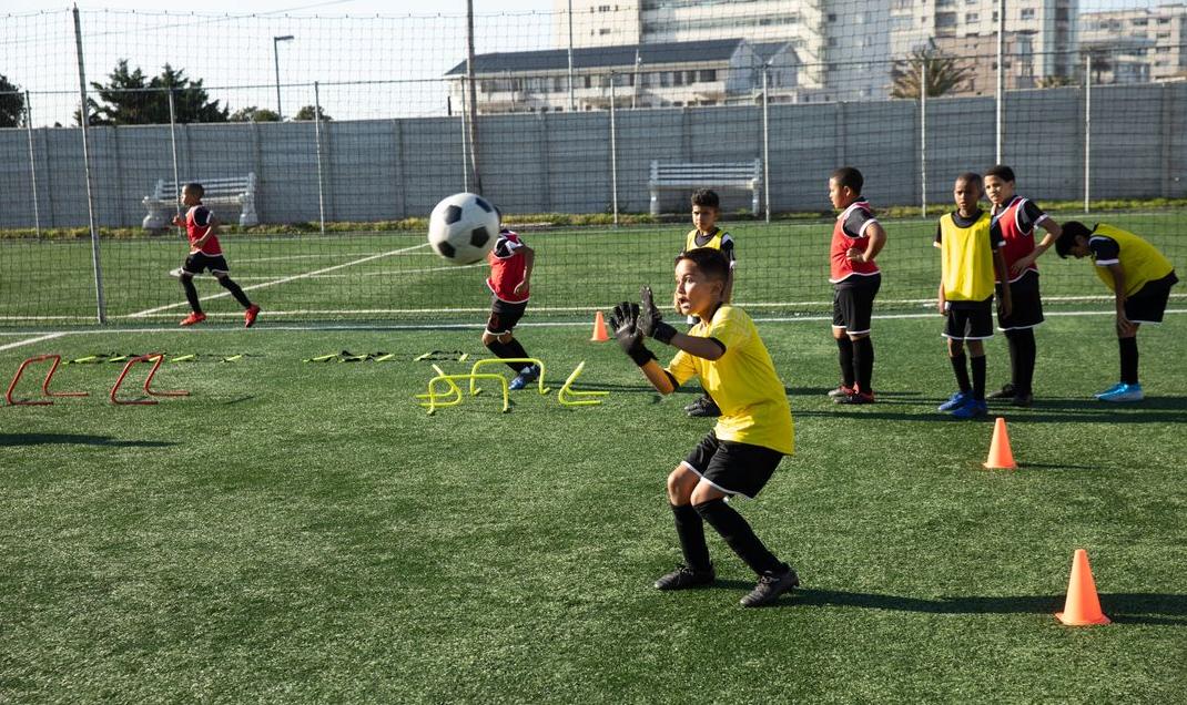 教练该如何指挥孩子踢球,孩子在足球场上怎么鼓励他