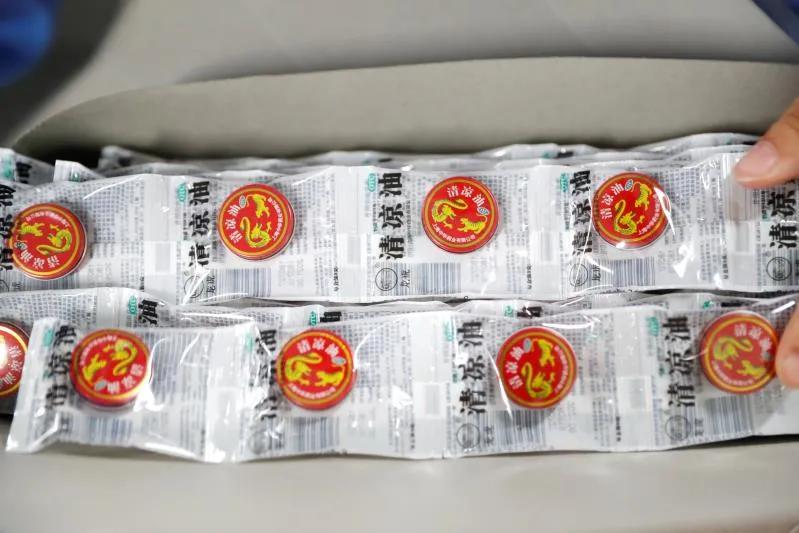 上海王牌产品“龙虎清凉油”原材料断供了，困意来袭的时候还有清凉油抹吗？|申晨间