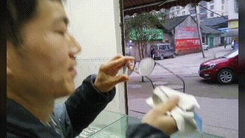 新买的眼镜怎样清洗才能不模糊,眼镜用什么清洗比较干净