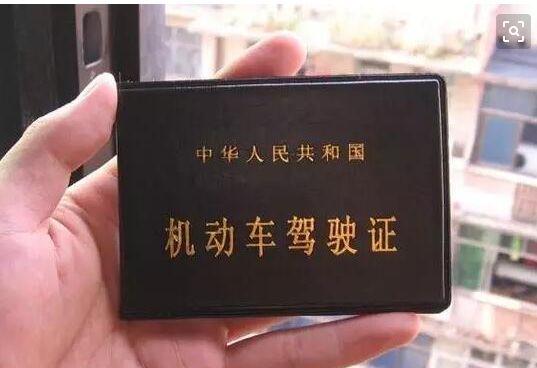 科二半坡起步考试离合轻了怎么办,科目二考试半坡起步可以压离合吗