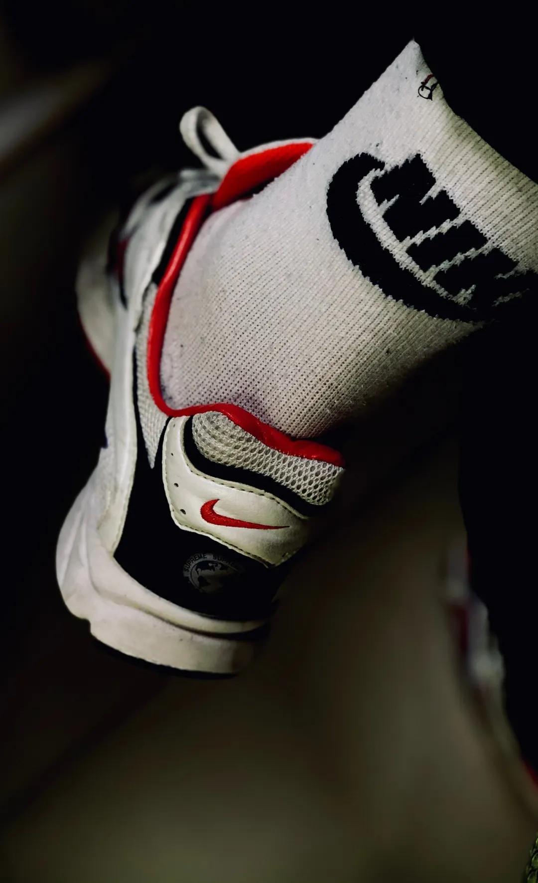 yeezy侃爷最新上脚芒果鞋 (侃爷上脚yeezy350满天星)