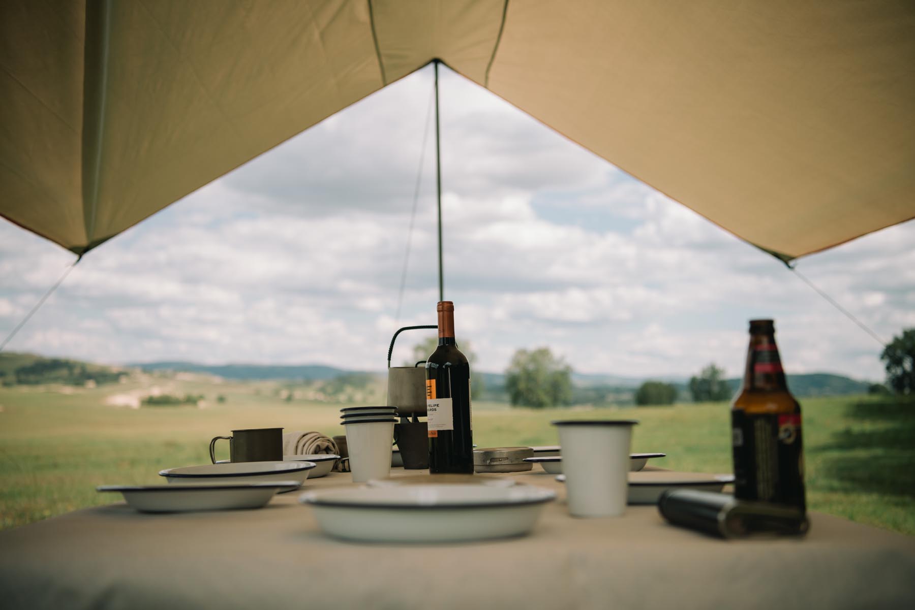 拥有这21件高颜值户外装备，让我们的草原野餐会像家里般优雅