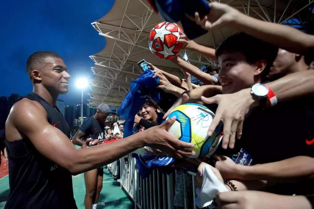 巴黎圣日耳曼抵达深圳,巴黎圣日耳曼姆巴佩一条龙