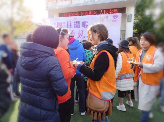 爱心暖城走进武汉志愿者,守望相助慰问一线防疫志愿者活动