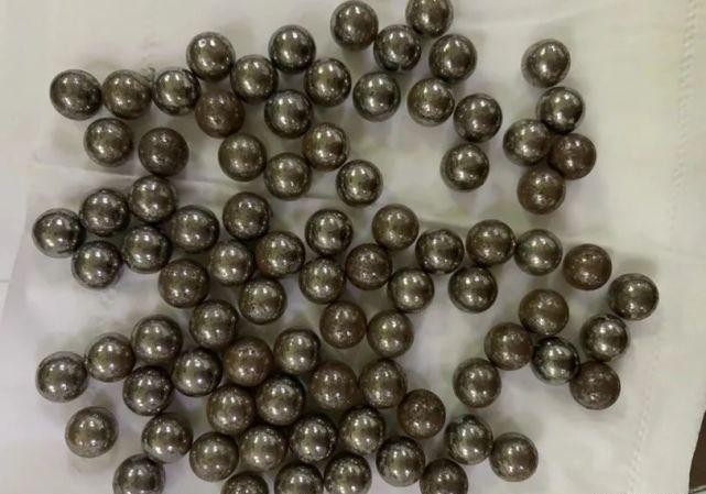 男子使用万元“神器”专业打鸟！3个月干掉1000余只斑鸠