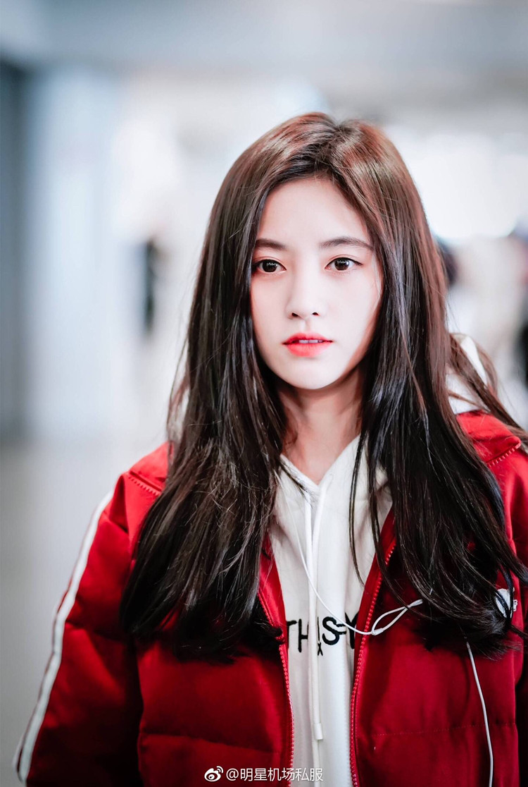 鞠婧祎、吴宣仪、迪丽热巴，你最欣赏谁的*服私**？