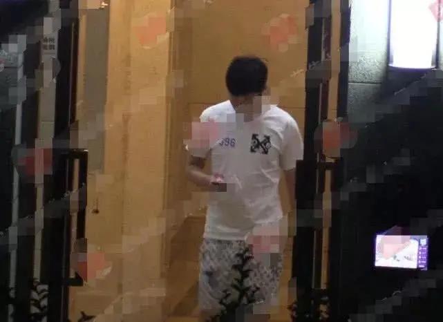 曹云金与富婆女友疑分手?前妻孕期出轨,相声馆倒闭事业爱情全完?