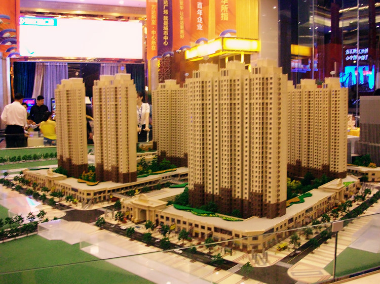 荆州建设,万达广场纪实及万达商业帝国的起起落落