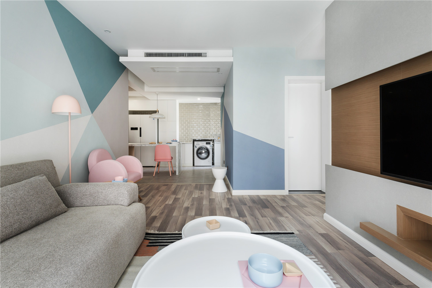 城市客厅财神布置图,客厅财神摆放柜子设计