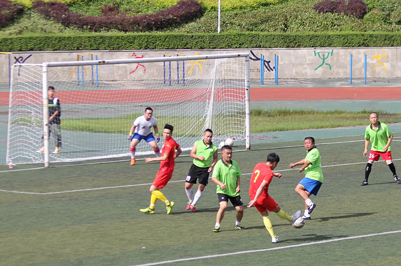 足球邀请赛激情开赛,南充高坪一小足球赛视频