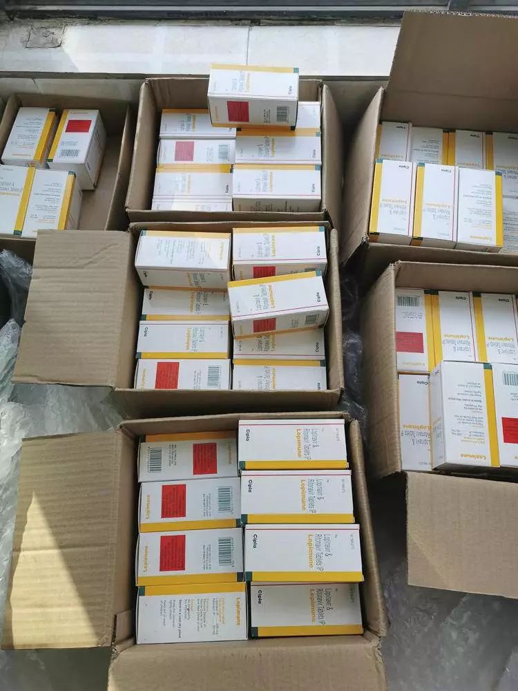 吃药的hiv患者会不会二次感染,hiv感染者积极治疗可以延缓发病吗