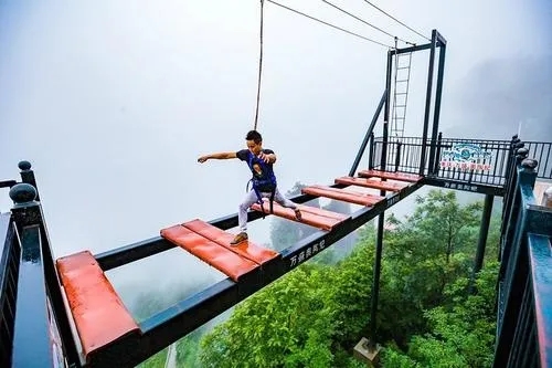 大连棠梨乐游谷悬崖秋千图片,大连棠梨乐游谷步步惊心
