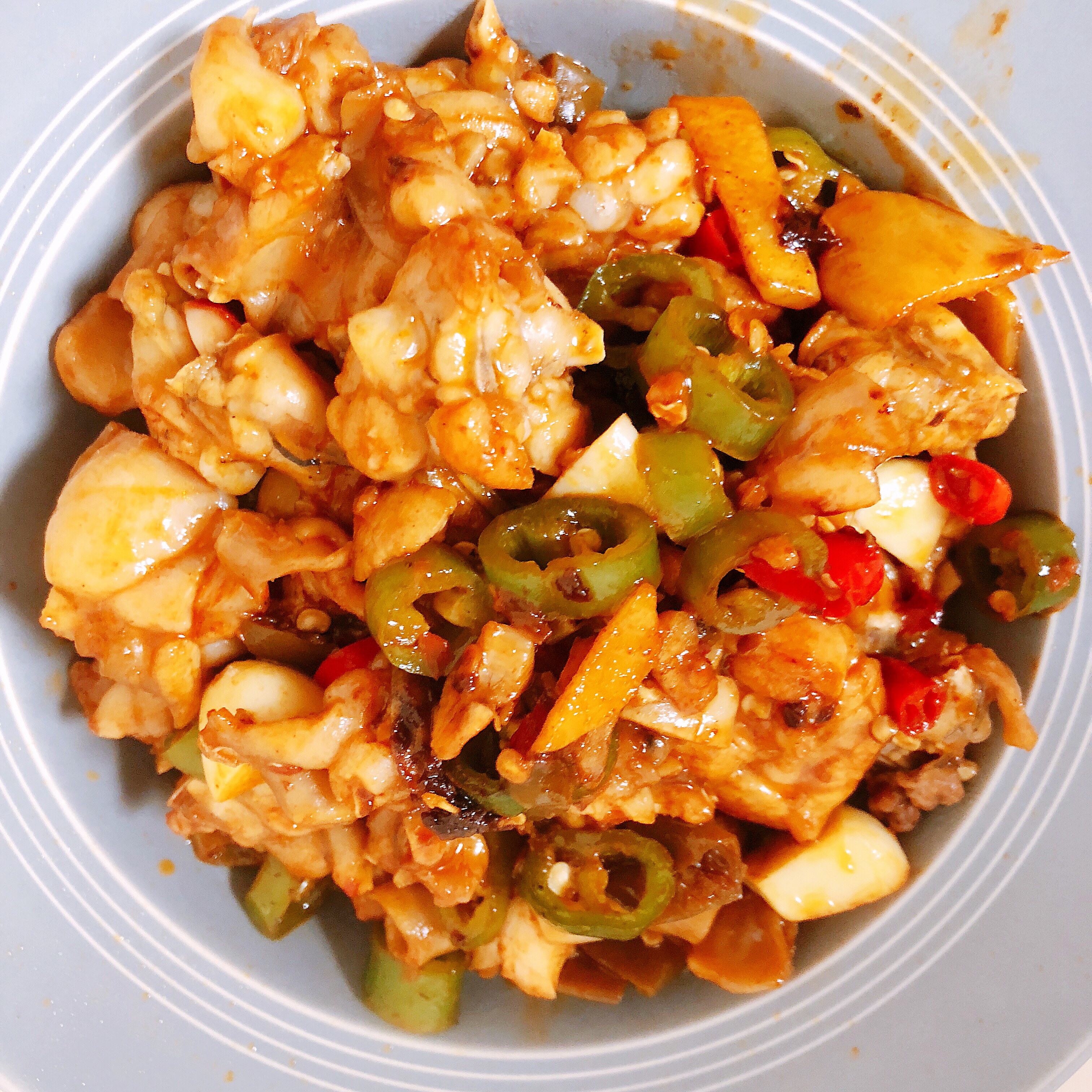 牛蛙杀好后怎么弄肉质鲜嫩,冷冻牛蛙怎么处理肉质才能鲜嫩