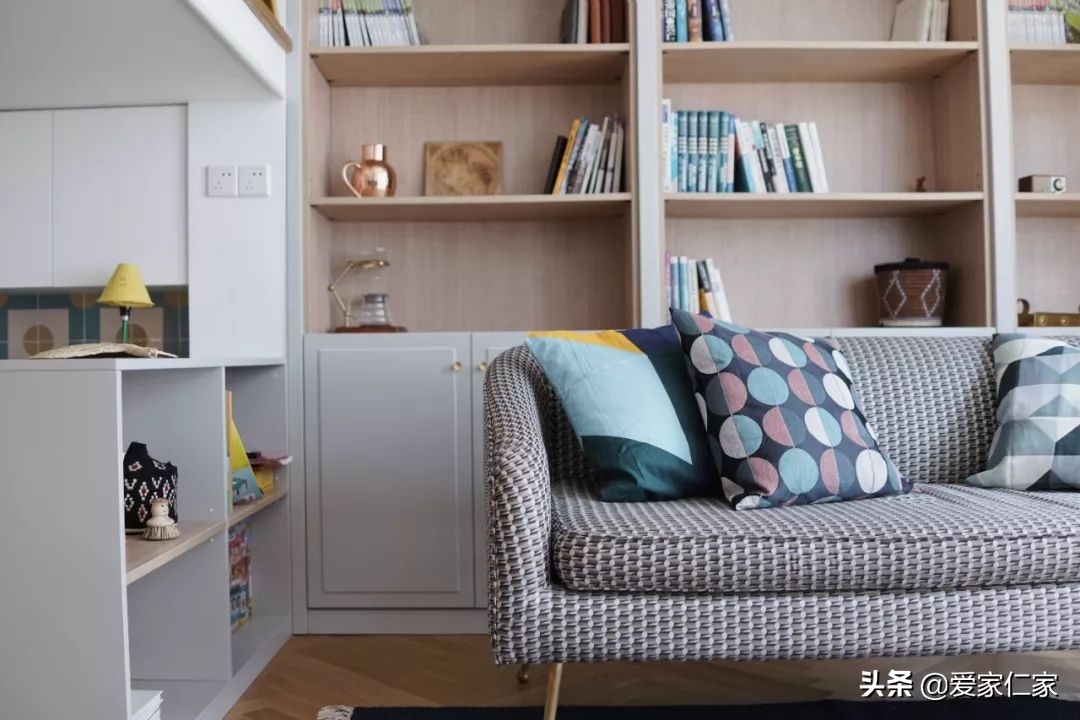 她买下32㎡上海老旧学区房，为女儿打造小桃园，还有超舒适大庭院