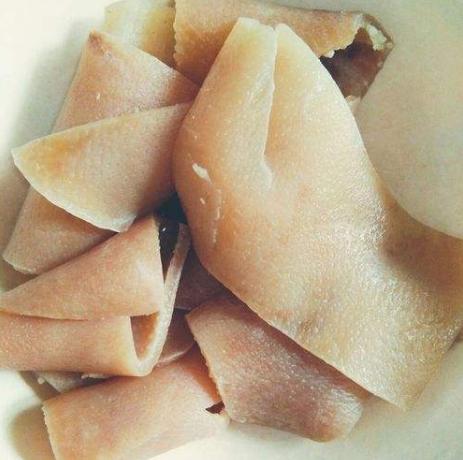 真正的猪皮冻是怎样做的,做猪皮冻不能少了这一步