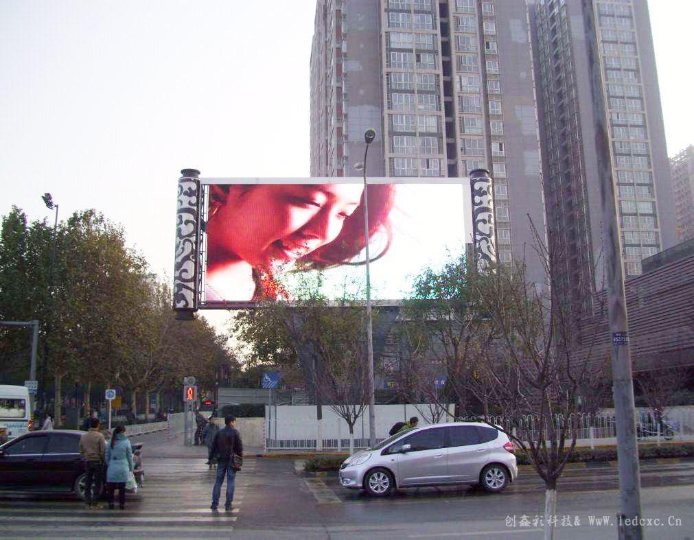 体育场馆led显示屏一般多少钱,大型体育场馆全彩led显示屏优点