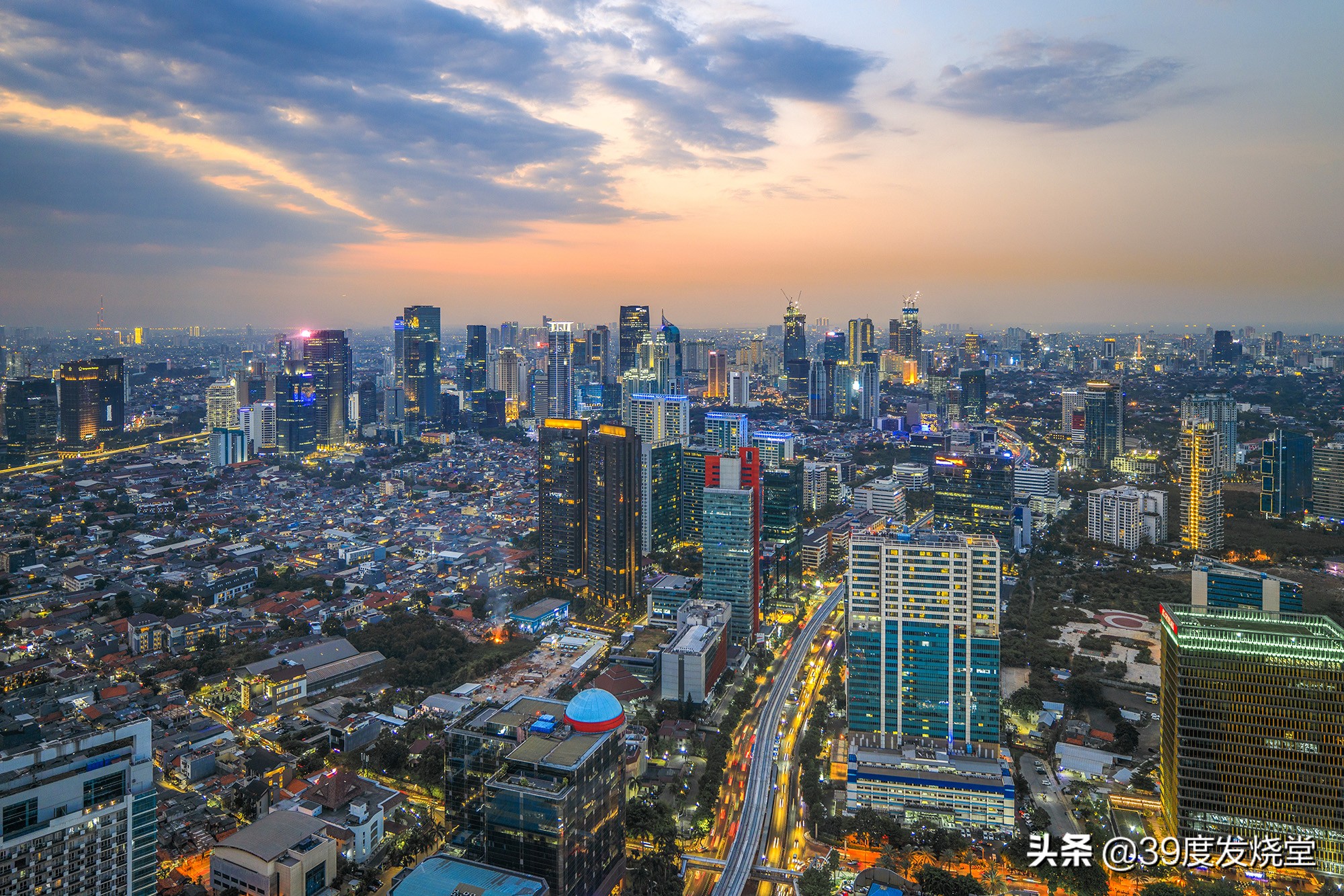 佳能rf15-35mmf2.8,佳能rf15-35f2.8镜头尺寸