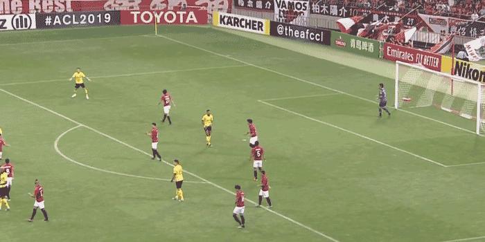 塔利斯卡灾难表现：射门直飞看台+被直接抢断郑智都看不下去