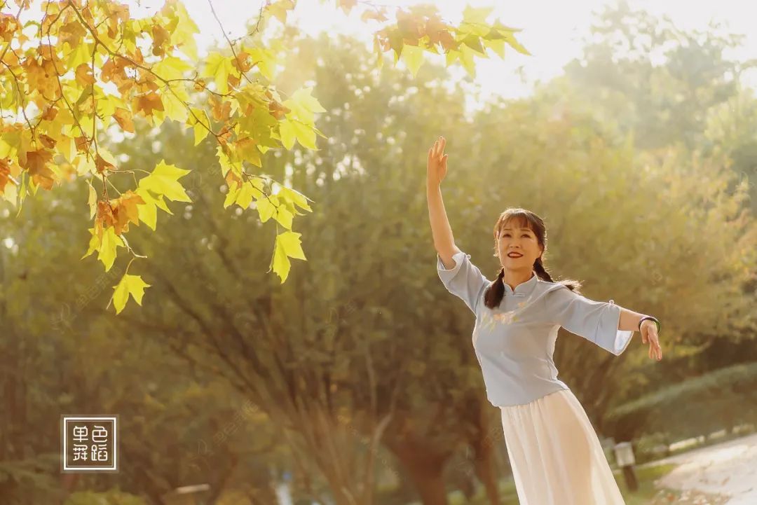 舞蹈只是一碗青春饭?别过早下定义,先看看他们