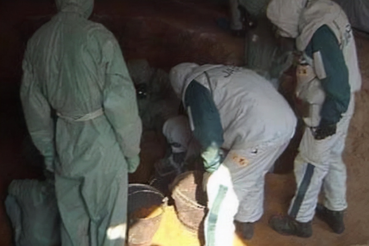 挖掘机挖3天发现30年前遇害人遗骸,挖掘机挖到30年前