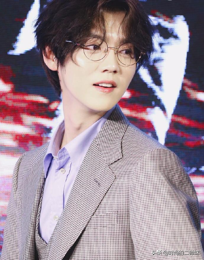 鹿晗帅气制服,鹿晗贵气照片