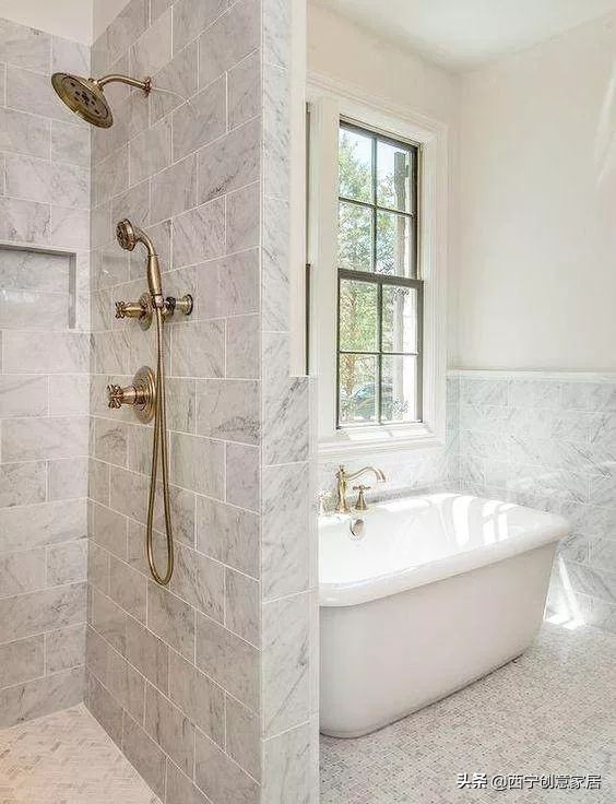 带飘窗的长方形卫生间浴缸,卧室飘窗上面可以装浴缸吗