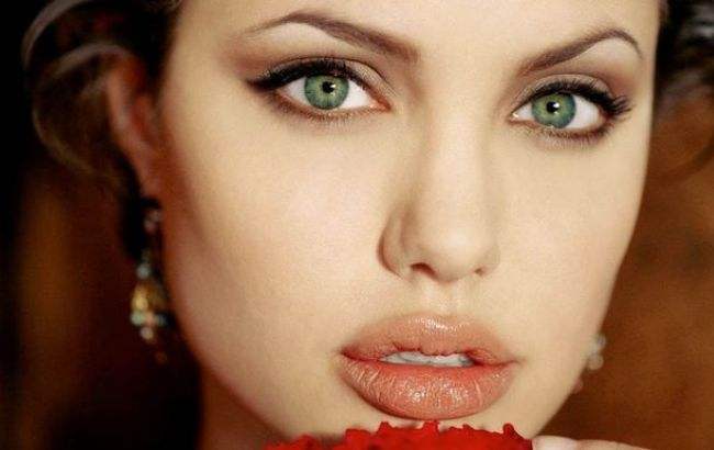 女生嘴唇厚该怎么改善,为什么女生嘴唇会变厚