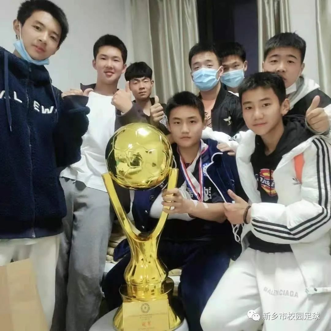 足球精彩进球校园足球,校园足球赛亮球衣