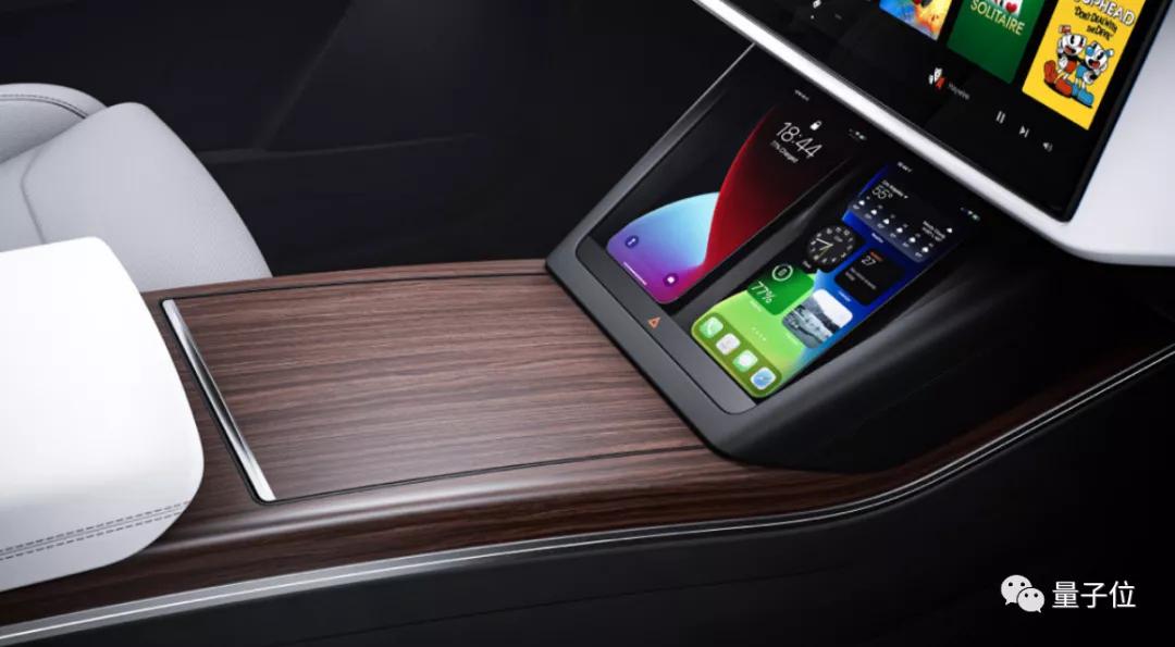 马斯克方向盘,马斯克用火箭把汽车送上太空