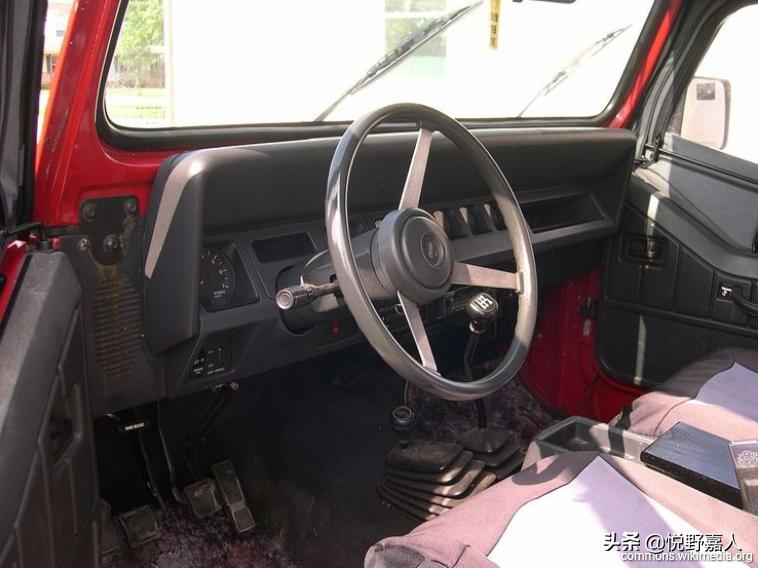 最烂的越野车内饰？16图看完吉普牧马人仪表内饰编年史