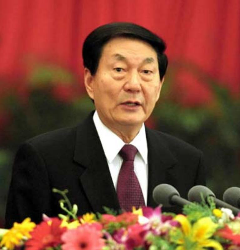 九江长江大堤决口，*镕基朱**与当地领导握手板着脸，讲话时偷偷擦泪