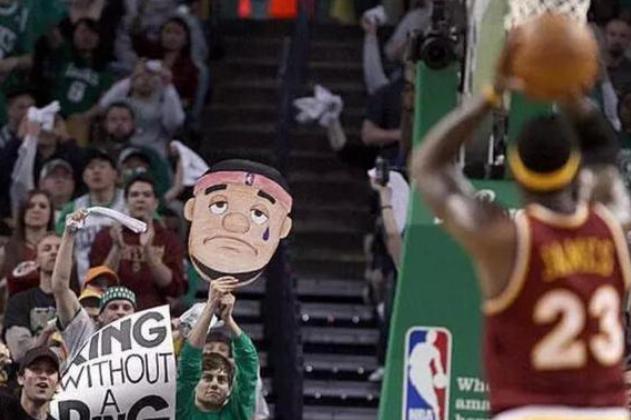 球迷干扰拉里伯德罚球照片,球迷干扰罚球经典视频