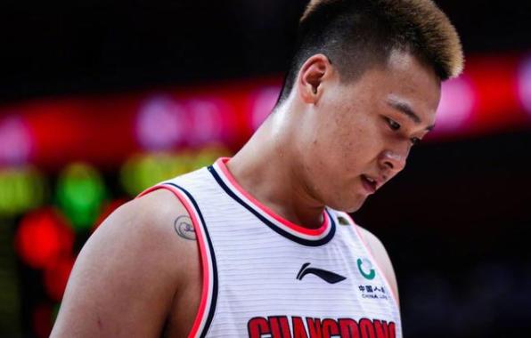 世界杯穿美国队服惹争议，这次因直播卖月饼被禁赛，赵睿长点心吧