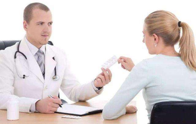 嘴唇发乌是肝脏的问题吗,嘴唇上面长斑是有妇科病吗