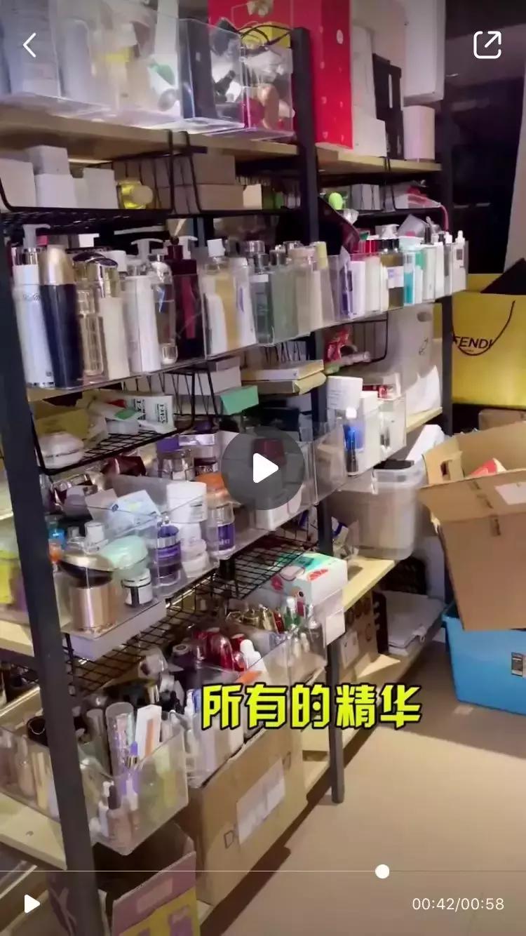 拥有上千支口红的李佳琦如果失去它,估计在家会崩溃吧!