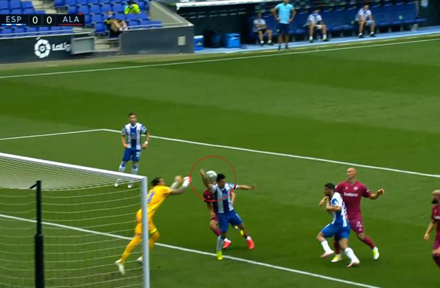 武磊致敬马拉多纳,武磊上帝之手马拉多纳