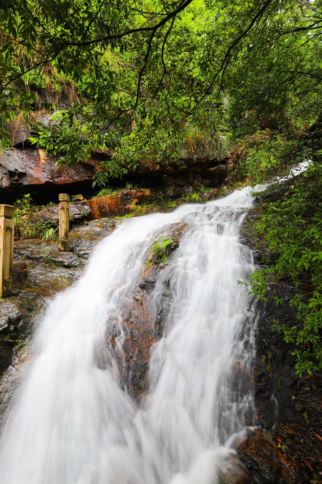这里被称为广深后花园，每年夏天游人如织，有山有水的避暑胜地