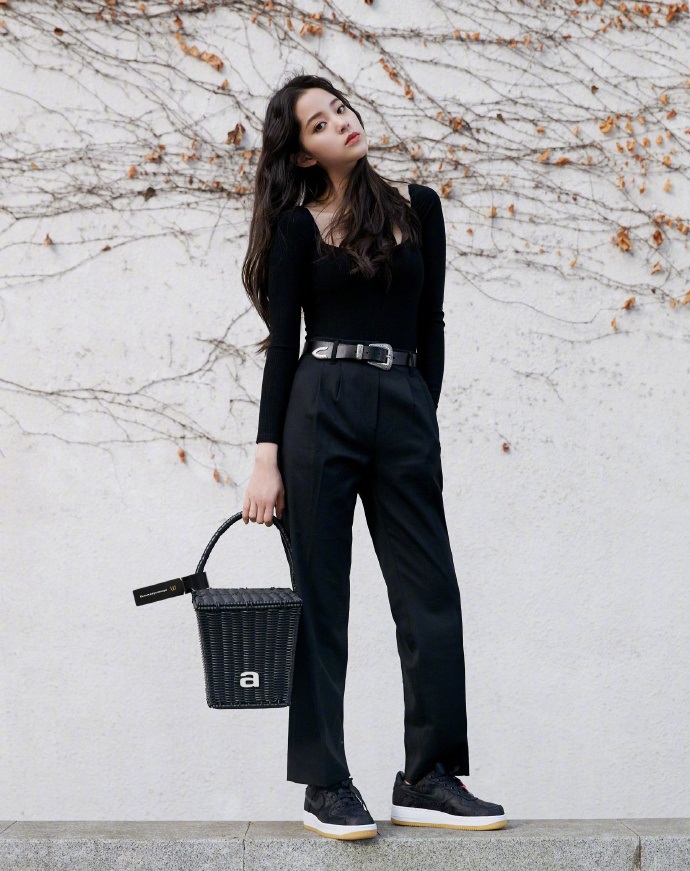 欧阳娜娜金蝉脱壳,曝欧阳娜娜欲购豪宅