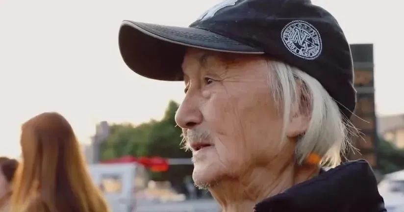 91岁裸模入行9年，儿女直骂：“不要脸！死了也不会给你收尸！”