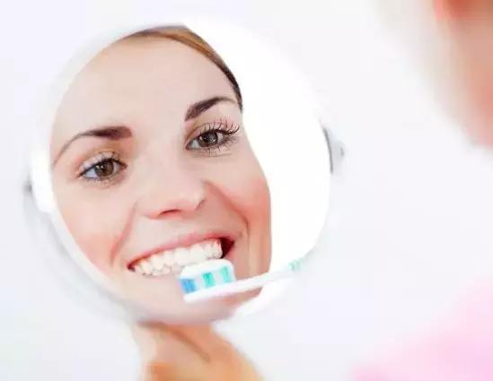 牙齿脱矿有必要治疗吗,牙齿脱矿龋齿可以不做牙贴面吗