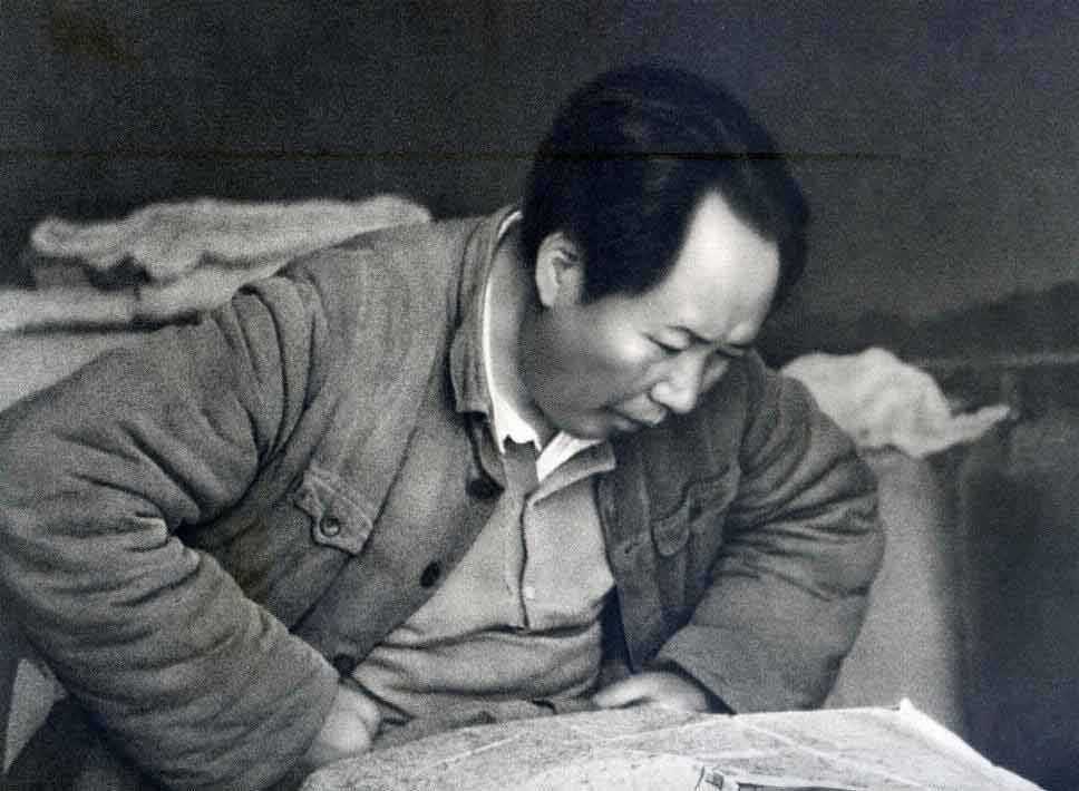 “公者千古，私者一时”，这是对毛*东泽**一生艰苦朴素的崇高评价