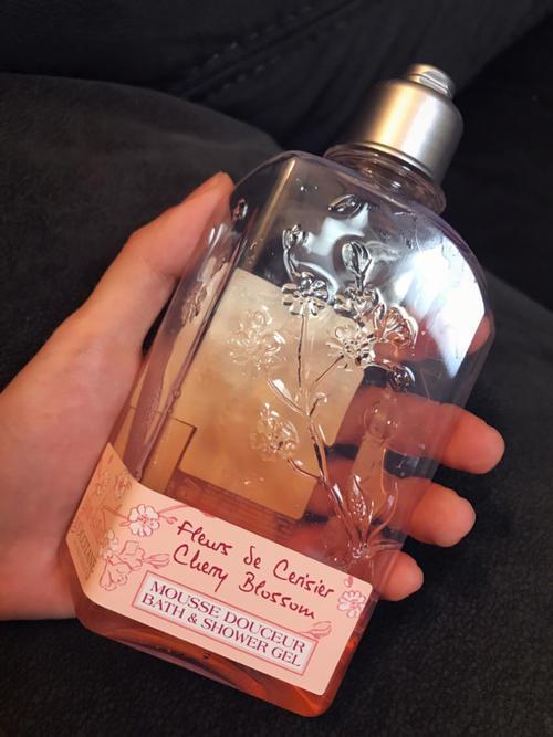 保湿不伤皮肤润肤的沐浴露,哪些沐浴露高保湿对皮肤无刺激