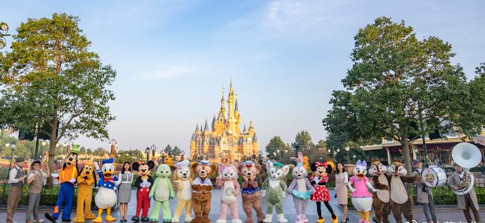 她出道不到30天就成顶流！帮迪士尼狠赚一大笔！但画风渐渐跑偏？