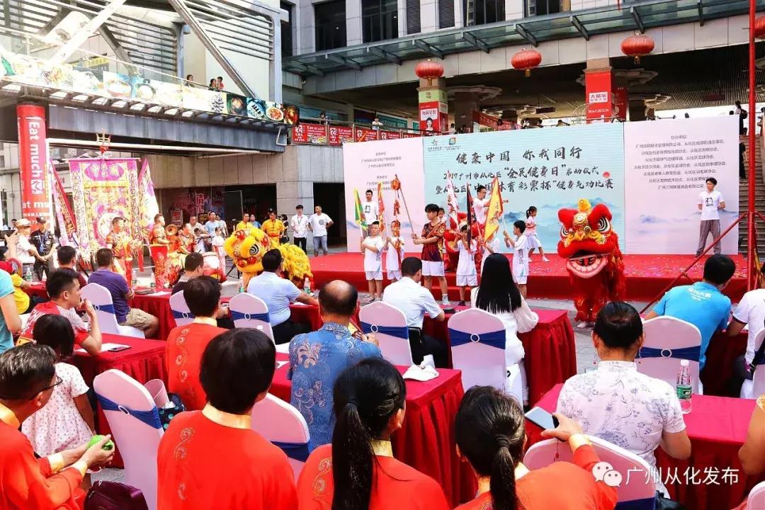 健身大神在健身房被围观,健身达人公园现身